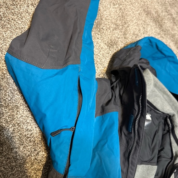 Mountain Hardware Winter Ski Coat with Zip out jacket; Size Medium - Picture 3 of 7